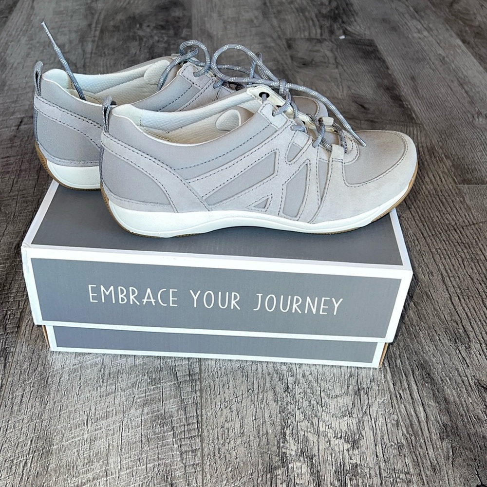 NWT Dansko. Hatty Suede Grey